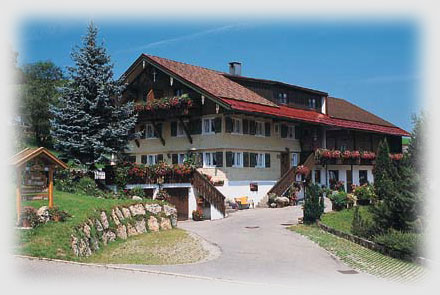Ansicht Ferienhof Meisburger im Sommer
